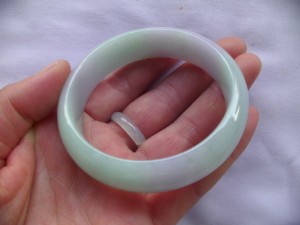 翡翠バングル