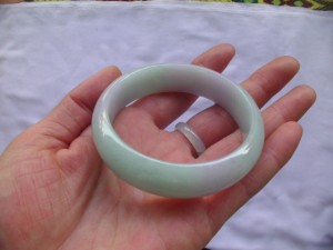 翡翠バングル