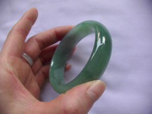 翡翠バングル