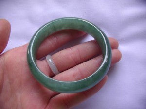 翡翠バングル