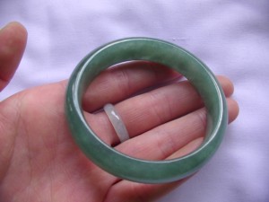 翡翠バングル