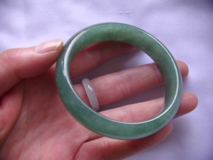 翡翠バングル