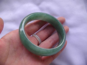 翡翠バングル