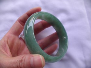 翡翠バングル