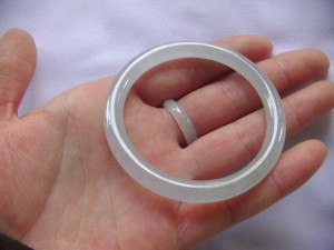 氷翡翠バングル