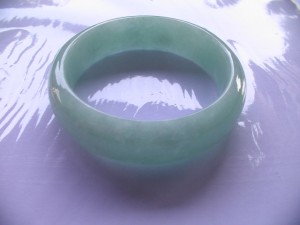 翡翠バングル