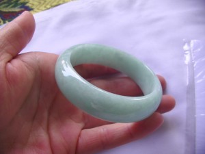 翡翠バングル