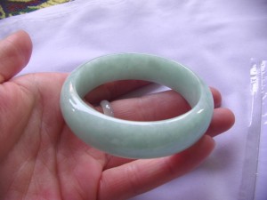 翡翠バングル