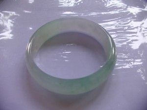 氷翡翠バングル
