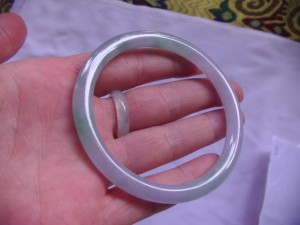 翡翠バングル
