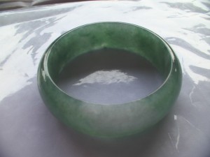 翡翠バングル