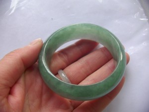 翡翠バングル