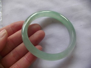 氷翡翠バングル