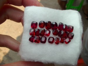 レッドスピネルルース