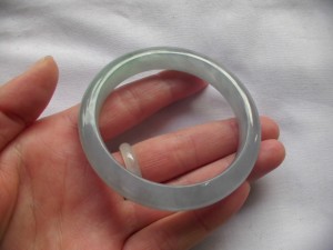 氷翡翠バングル