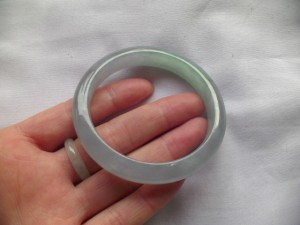 氷翡翠バングル