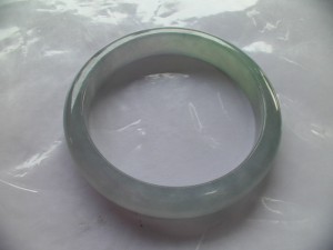 氷翡翠バングル