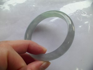 氷翡翠バングル
