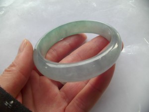 氷翡翠バングル