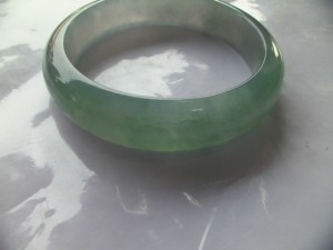 氷翡翠バングル