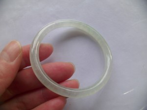 氷翡翠バングル