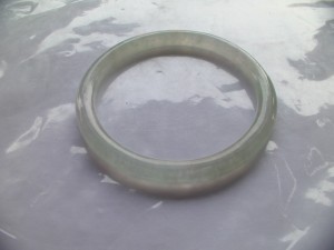 氷翡翠バングル