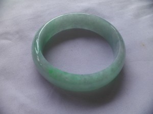 翡翠バングル