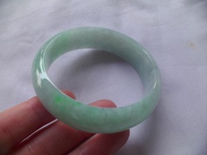 翡翠バングル