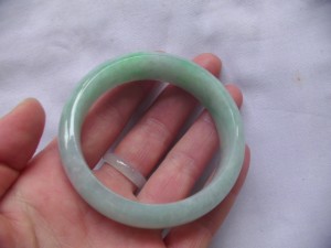 翡翠バングル