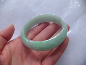 翡翠バングル