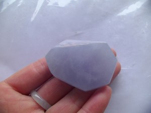 ラベンダー翡翠原石