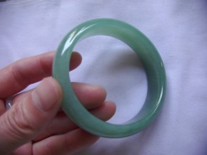 翡翠バングル