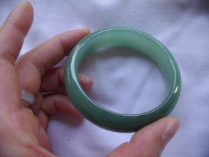 翡翠バングル
