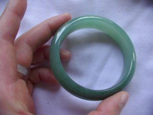 翡翠バングル