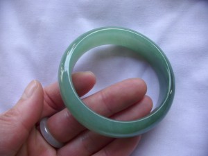 翡翠バングル