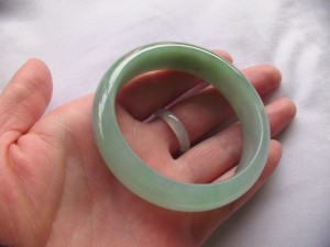 翡翠バングル