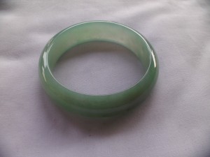 翡翠バングル