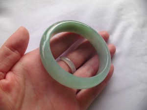 翡翠バングル