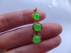 翡翠ペンダント