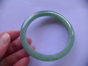 翡翠バングル