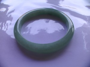 翡翠バングル