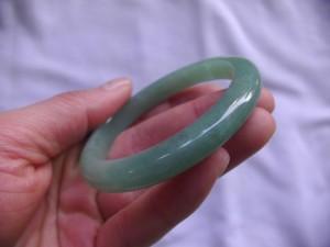 翡翠バングル
