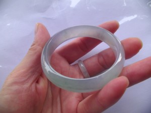 翡翠バングル