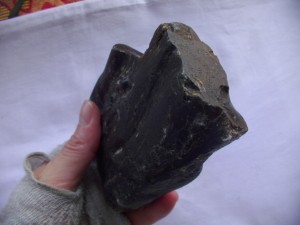 ミャンマー琥珀バーマイト原石