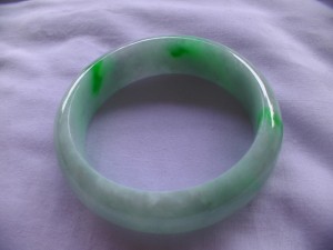 翡翠バングル