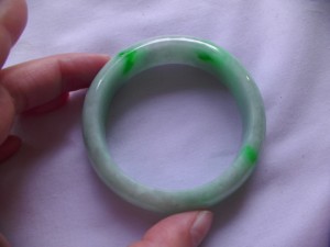 翡翠バングル