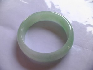 翡翠バングル