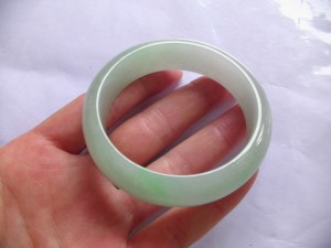 翡翠バングル