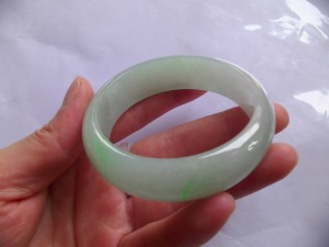 翡翠バングル