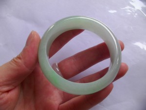 翡翠バングル
